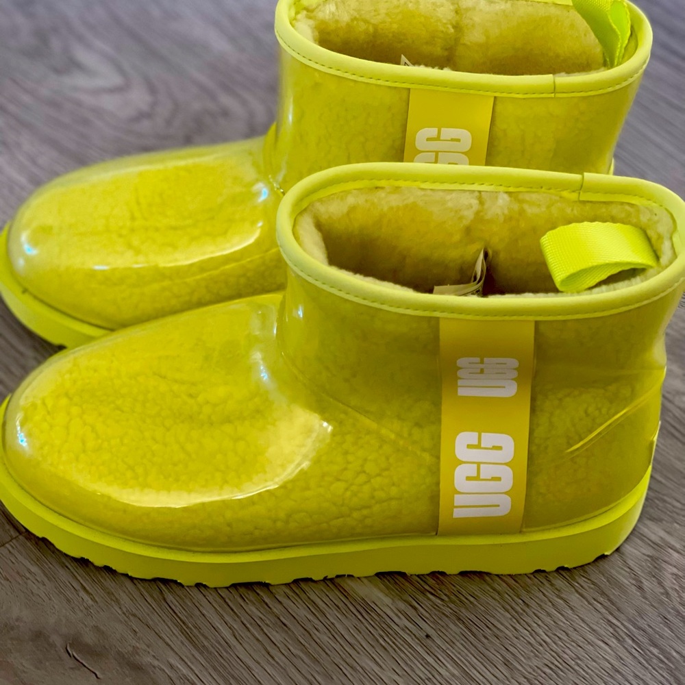 Ugg size 9 (AUTHENTIC)
